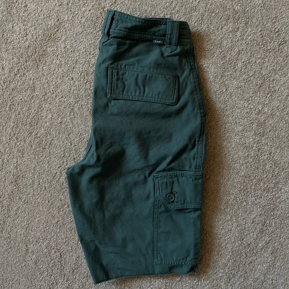 TNA DAYTON SHORTS (black & green) - Picture 6 of 6